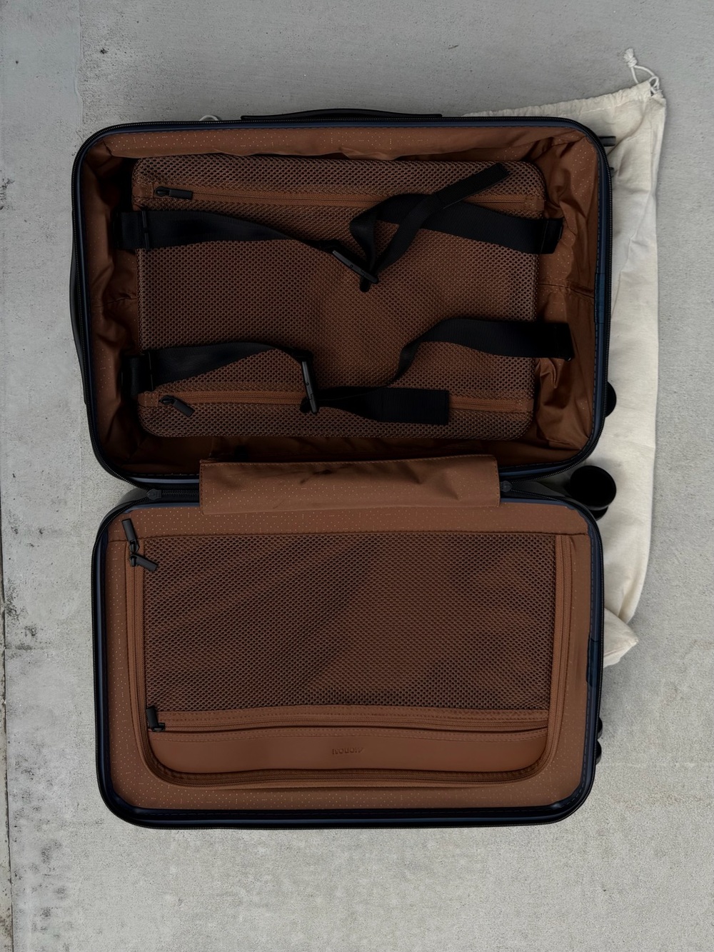 Lightweight Blue Spinner Carry-On with Organized Interior - Picture 4 of 15